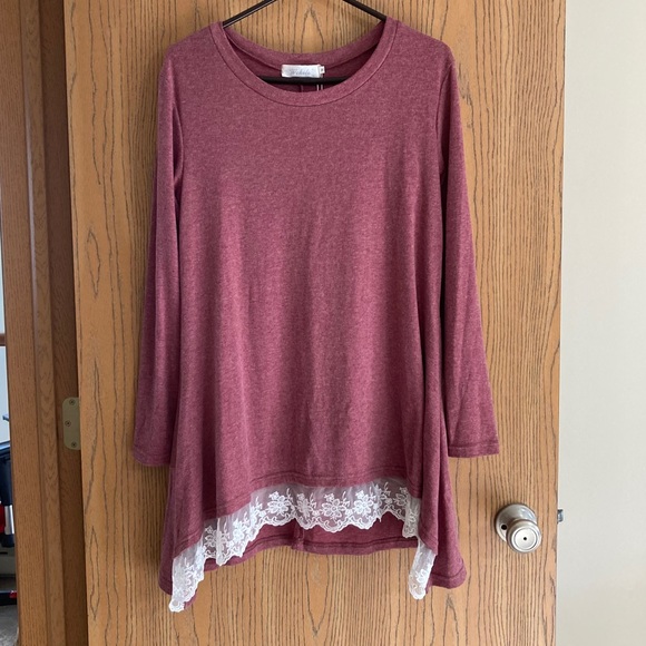 Scoop Neck Rose Lace Trim Long Sleeve Tunic Top - Picture 2 of 7